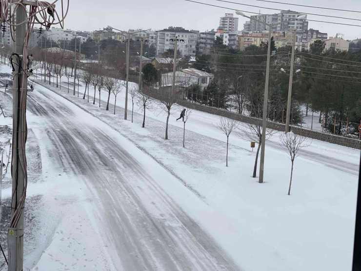 Siverek’te Yoğun Kar Ve Tipi Hayatı Durma Noktasına Getirdi