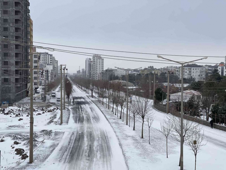 Siverek’te Yoğun Kar Ve Tipi Hayatı Durma Noktasına Getirdi