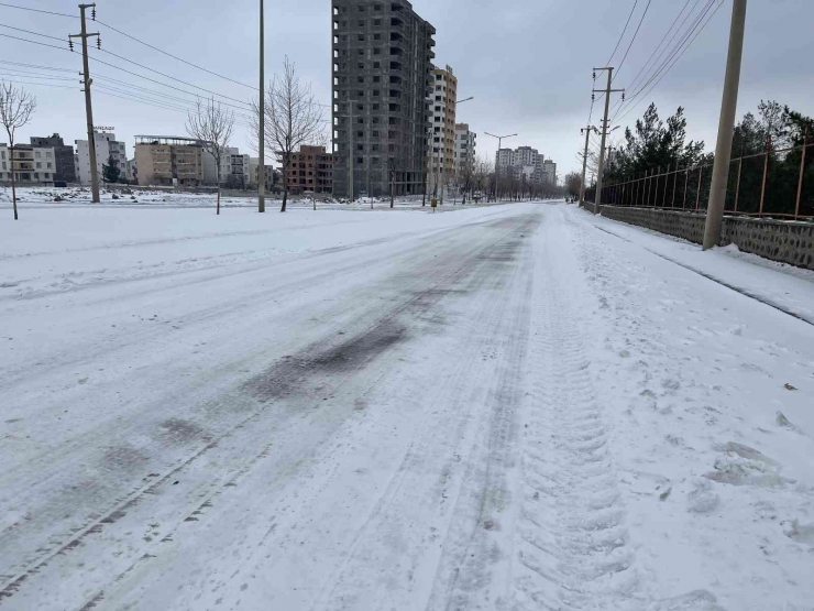 Siverek’te Yoğun Kar Ve Tipi Hayatı Durma Noktasına Getirdi