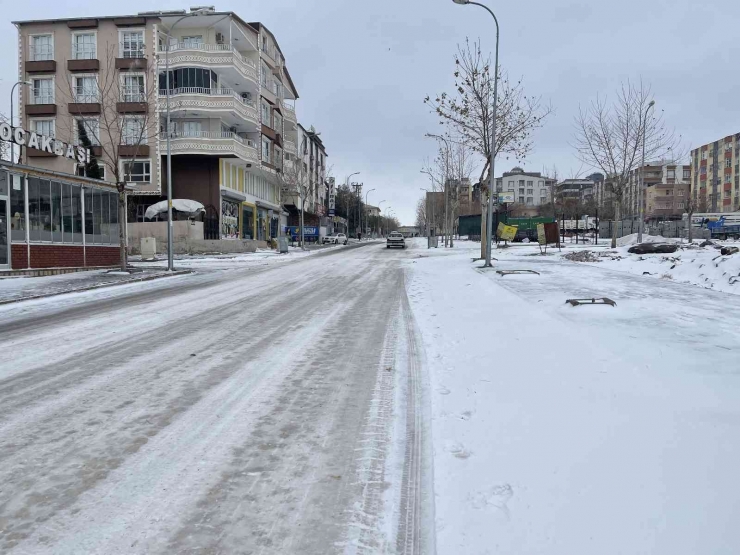 Siverek’te Yoğun Kar Ve Tipi Hayatı Durma Noktasına Getirdi