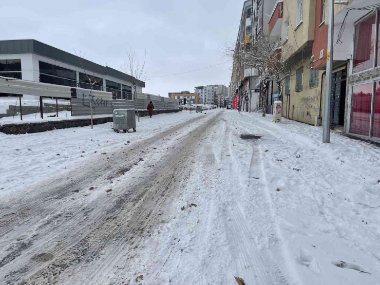 Siverek’te Yoğun Kar Ve Tipi Hayatı Durma Noktasına Getirdi