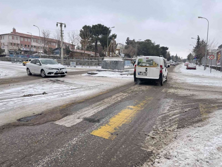 Siverek’te Yoğun Kar Ve Tipi Hayatı Durma Noktasına Getirdi