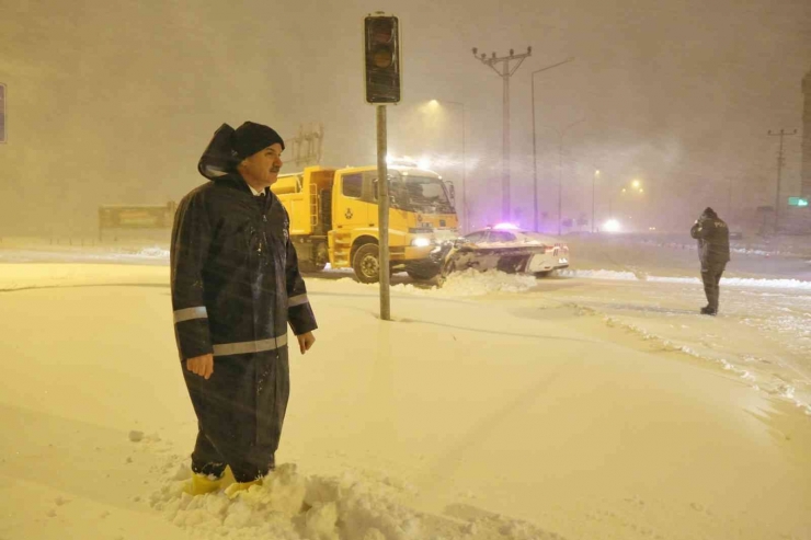 Adıyaman’da Karla Mücadele Sürüyor