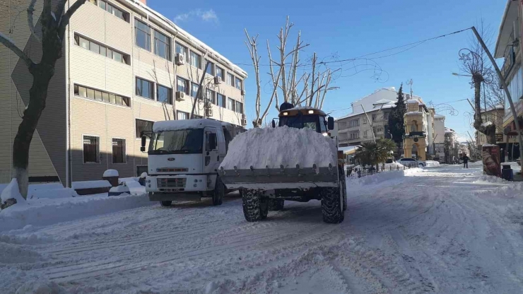 Gölbaşı İlçesinde Karla Mücadele Sürüyor