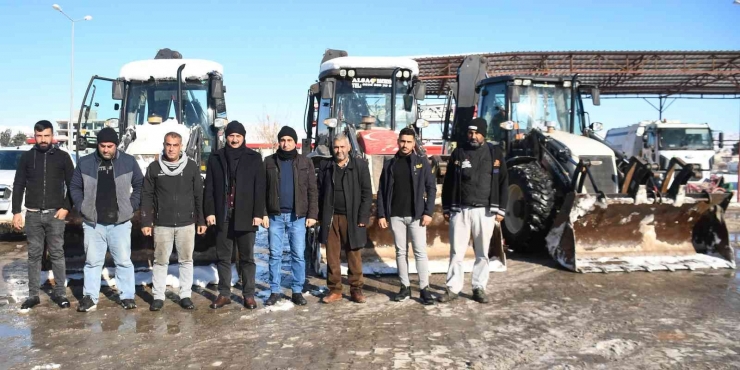 Araban’da Kar Ve Buz Temizleme Çalışmaları Sürdürüyor