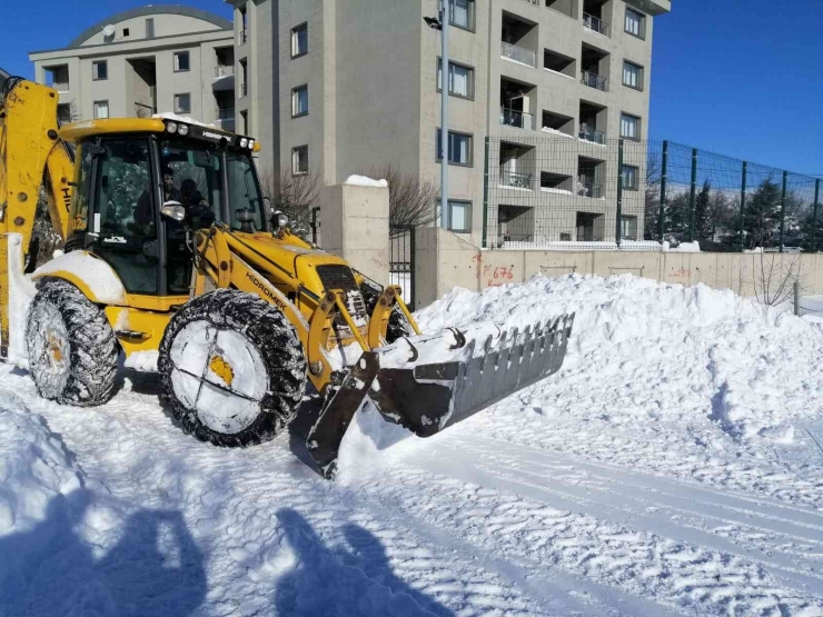 Arapgir’de Kar Yağışı Sonrası Yollar Açılıyor