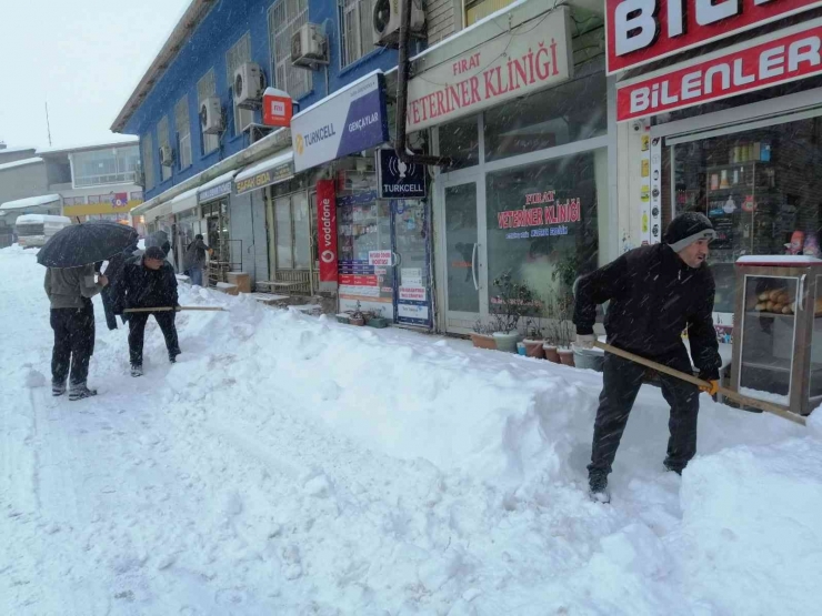 Arapgir’de Kar Yağışı Sonrası Yollar Açılıyor