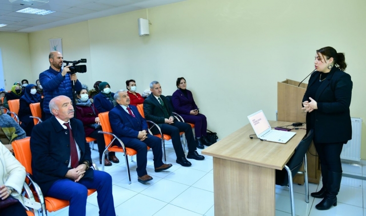 Yeşilyurt’ta Kadın Hakları Semineri Düzenlendi