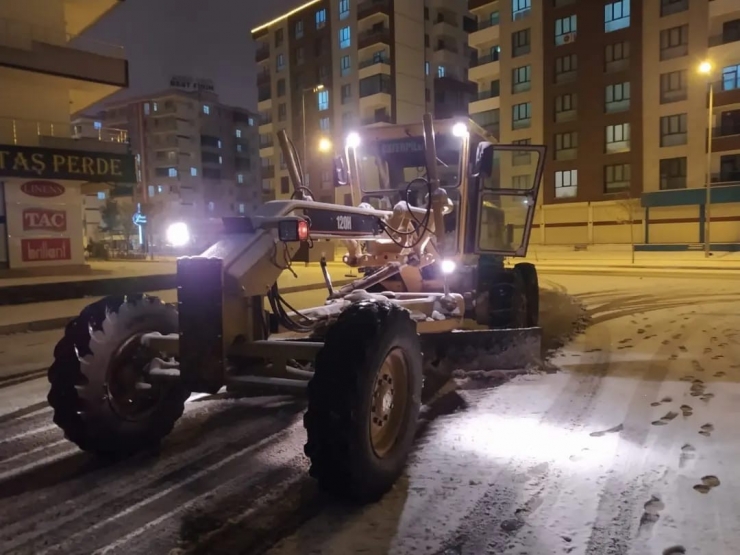 Bağlar Belediyesinden Kırsal Yerleşim Yerlerinde Kar Temizleme Seferberliği