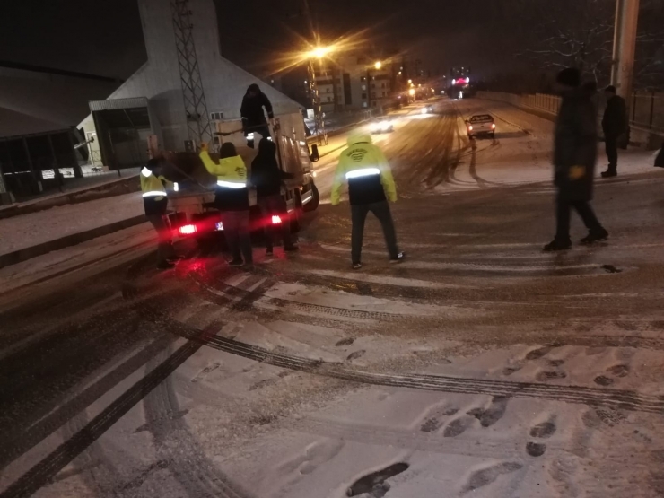 Bağlar Belediyesinden Kırsal Yerleşim Yerlerinde Kar Temizleme Seferberliği