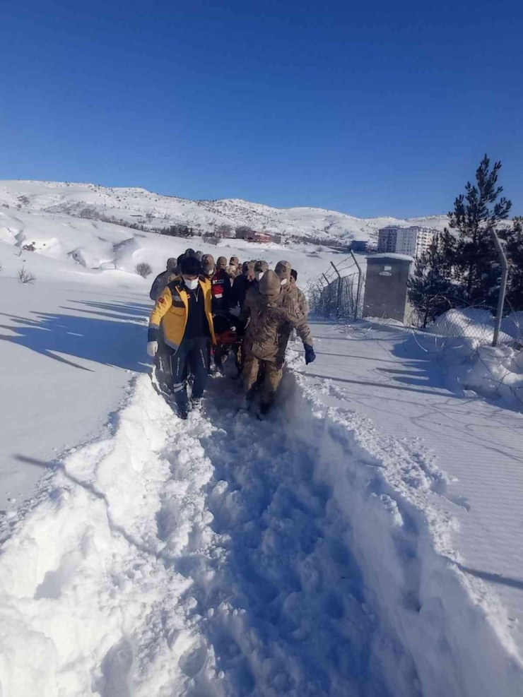 Diyarbakır’da Kapalı Yollar Bir Bir Açılıyor, Hastalara Helikopterle Yetişiliyor