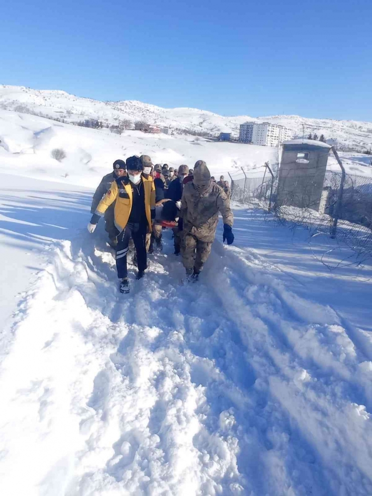 Diyarbakır’da Kapalı Yollar Bir Bir Açılıyor, Hastalara Helikopterle Yetişiliyor