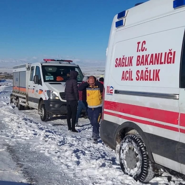 Diyarbakır’da Karda Mahsur Kalan 1’i Bebek 5 Kişi Afad Tarafından Kurtarıldı