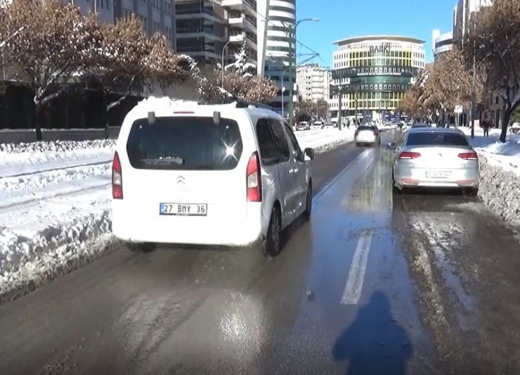 Gaziantep’te Kapanan Tüm Yollar Trafiğe Açıldı