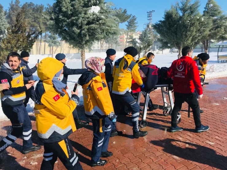 Ambulans Helikopter Doğum Sancısı Tutan Kadın İçin Havalandı