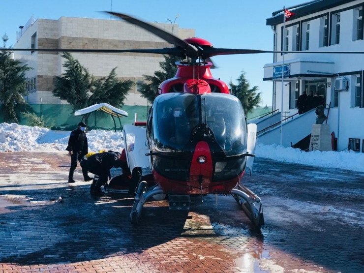 Ambulans Helikopter Doğum Sancısı Tutan Kadın İçin Havalandı