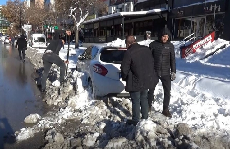 Gaziantep’te Yoğun Kar Yağışı Sonrası Hayat Normale Dönüyor