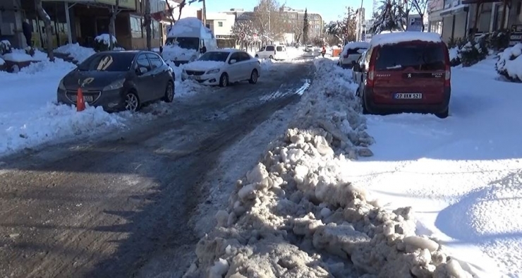 Gaziantep’te Yoğun Kar Yağışı Sonrası Hayat Normale Dönüyor