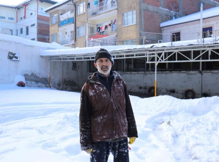 Kar Temizliğini Bıraktılar Çocuklar Gibi Oyun Oynadılar