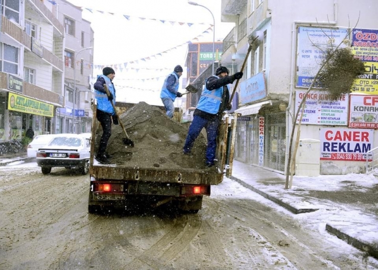 Şanlıurfa’da Karla Mücadele Çalışmaları Sürüyor