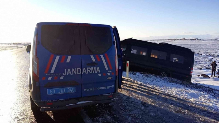 Tunuvadan Dönen Öğrencilerin Servisi Devrildi: 11 Yaralı