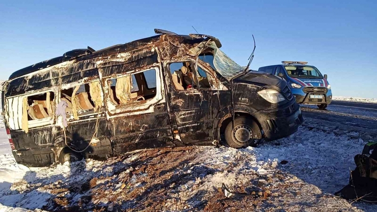 Tunuvadan Dönen Öğrencilerin Servisi Devrildi: 11 Yaralı