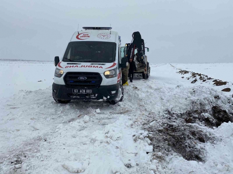 Jandarma Zırhlı Araçlarıyla Mahsur Kalanların Yardımına Yetişti