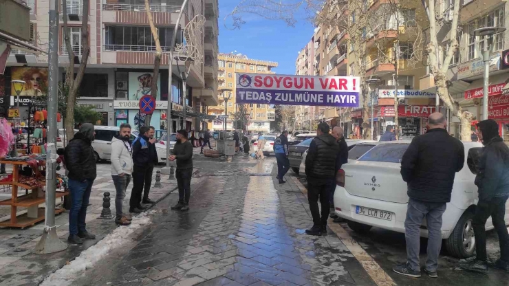 Şanlıurfa’da Esnaf Yüksek Elektrik Faturaları İçin Dedaş’ı Protesto Etti