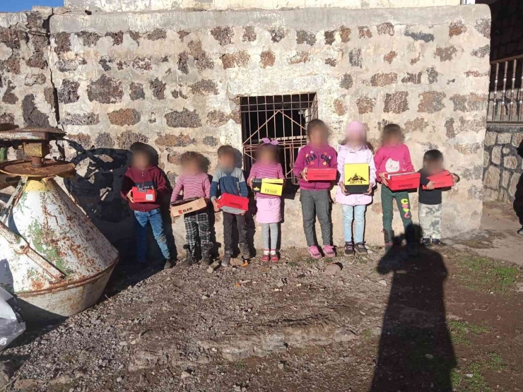 Diyarbakır’da Çocukları Sevindiren Karne Hediyesi