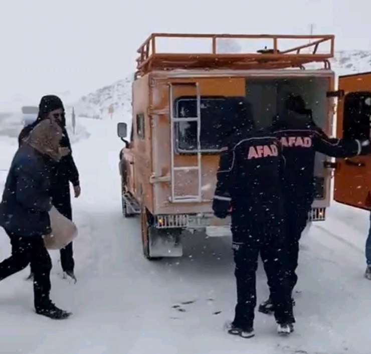 Siverek-çermik Yolunda Mahsur Kalan 23 Yolcu Afad Tarafından Kurtarıldı