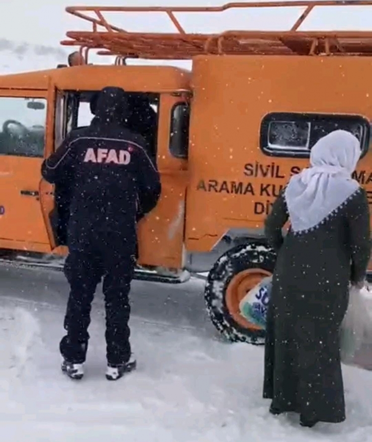 Siverek-çermik Yolunda Mahsur Kalan 23 Yolcu Afad Tarafından Kurtarıldı