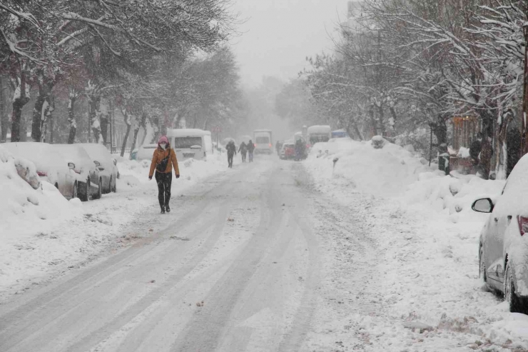 Gaziantep’te Yoğun Kar Yağışı Başladı