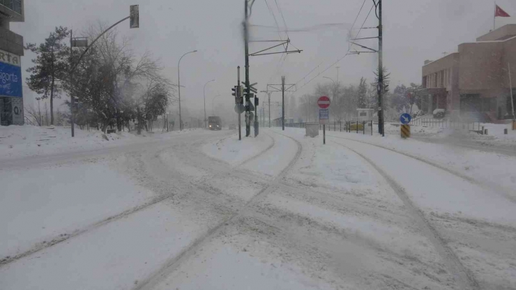 Gaziantep’te Yoğun Kar Yağışı Başladı