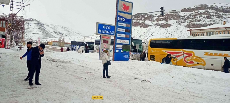 Malatya-kayseri Yolu Ulaşıma Kapatıldı