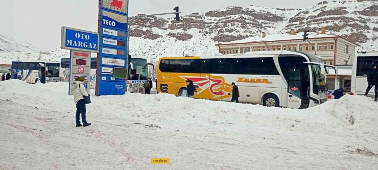 Malatya-kayseri Yolu Ulaşıma Kapatıldı