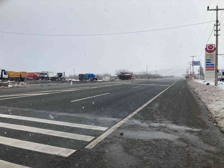 Malatya-elazığ Karayolunda Ulaşım Kontrollü Sağlanıyor