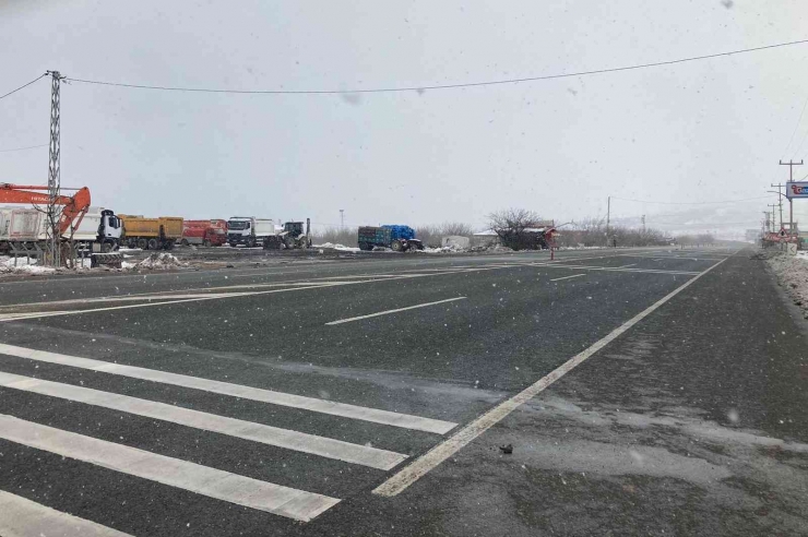 Malatya-elazığ Karayolunda Ulaşım Kontrollü Sağlanıyor