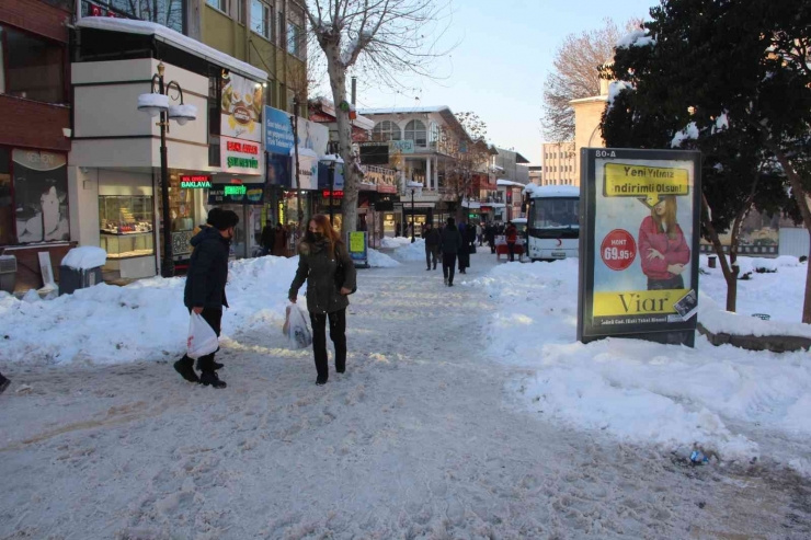 Karlı Günlerde Ayakkabı Tercihi Önemli