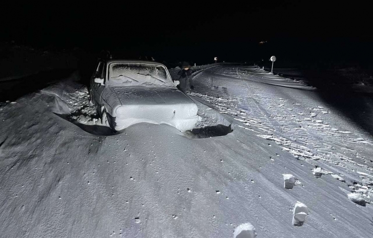 Karda Mahsur Kalan Biri Çocuk 4 Kişiye İhlas Haber Ajansı Ulaştı