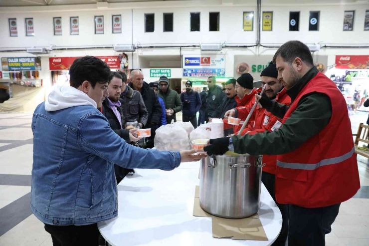 Diyarbakır Otogarındaki Yolcular Otellere Yerleştirildi