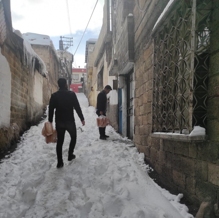 Soğuk Kış Günlerinde Yaşlılara Yürekleri Isıtan Destek