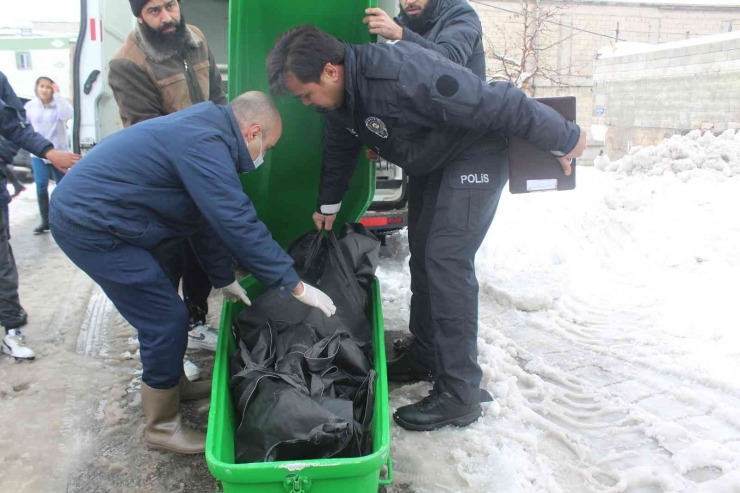 Yangında Dumandan Etkilenen 2 Kardeş Öldü