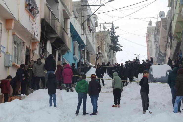 Yangında Dumandan Etkilenen 2 Kardeş Öldü