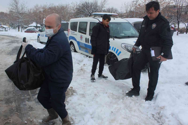 Yangında Dumandan Etkilenen 2 Kardeş Öldü