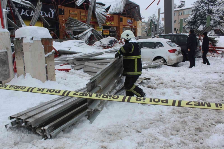 Gaziantep’te Pazar Yeri Çatısı Çöktü, Ortalık Savaş Alanına Döndü