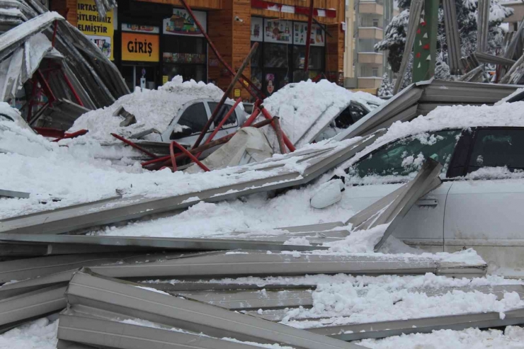 Gaziantep’te Pazar Yeri Çatısı Çöktü, Ortalık Savaş Alanına Döndü