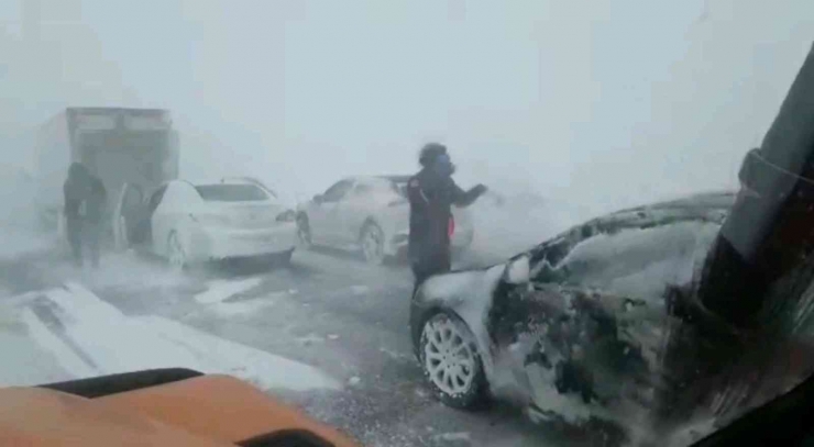 Diyarbakır’dan Şanlıurfa Ve Elazığ Güzergahı Yolları Yoğun Kar Ve Tipi Nedeniyle Ulaşıma Kapandı