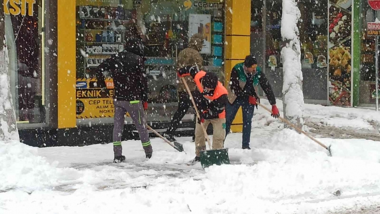 Malatya’da Kar Etkisini Sürdürüyor