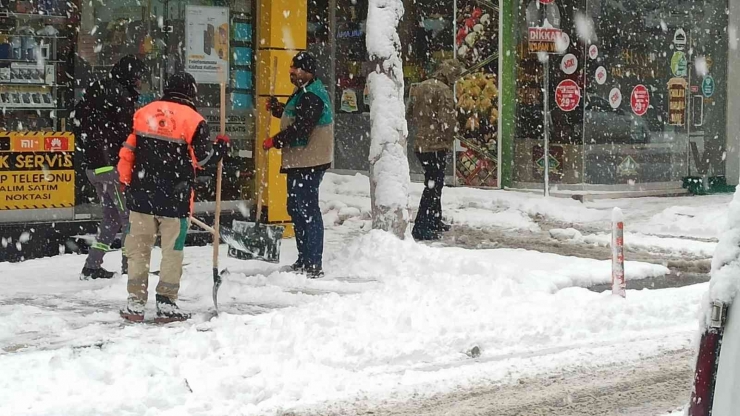 Malatya’da Kar Etkisini Sürdürüyor