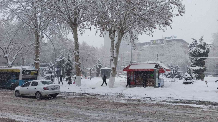 Malatya’da Kar Etkisini Sürdürüyor